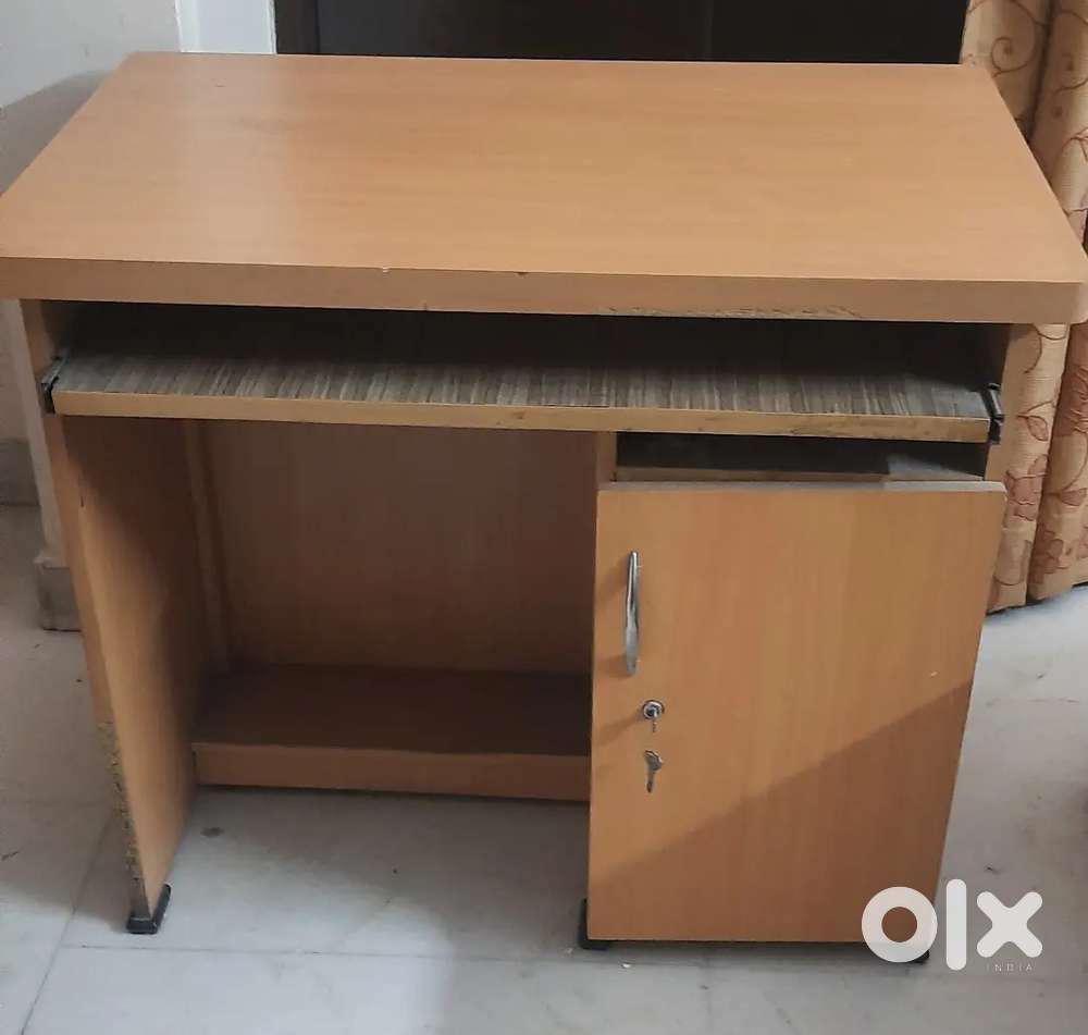 Computer table fair condition Open for bargain