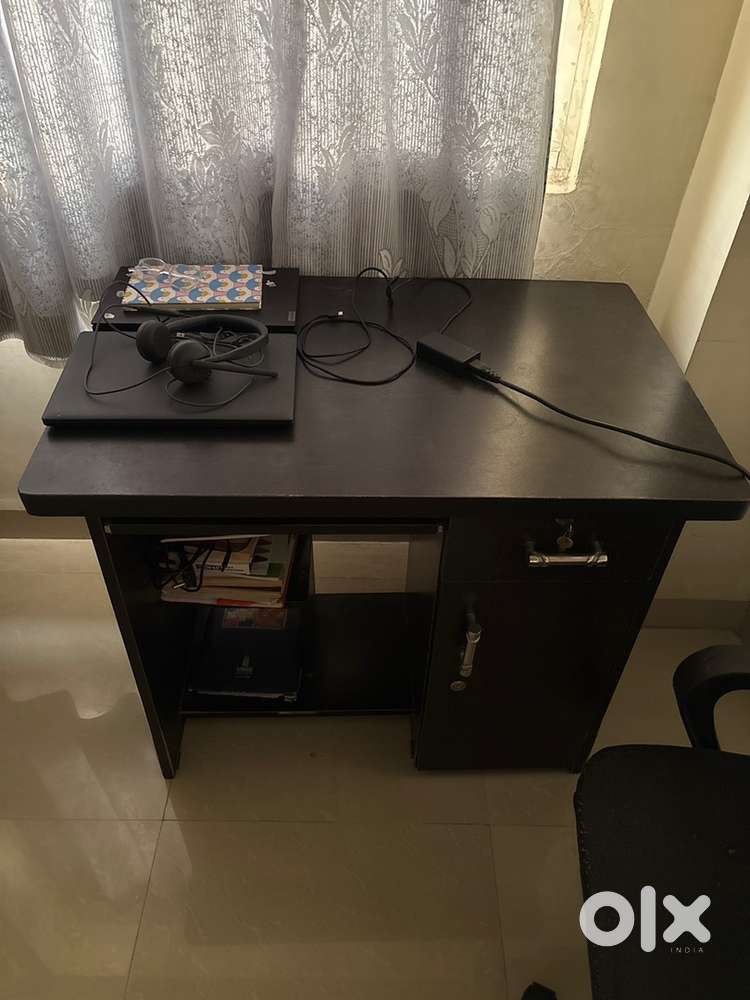 Study/office table in good condition