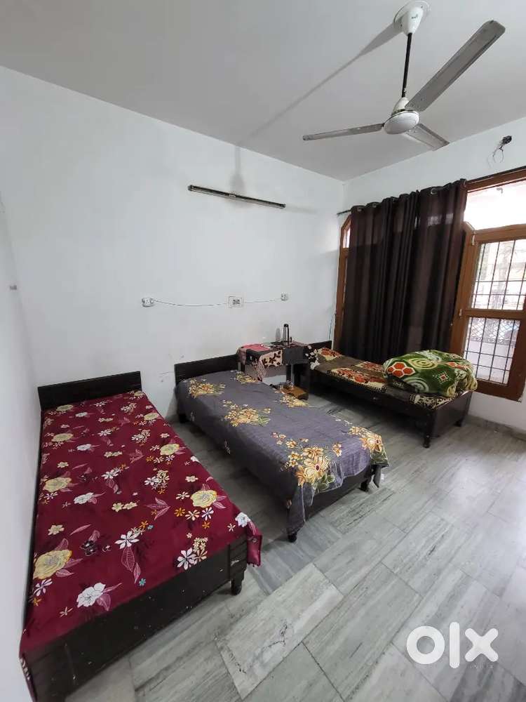 Girls PG in phase 7 mohali with food only 6000
