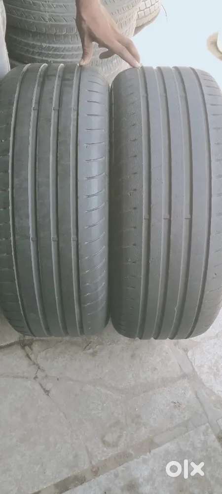 225/55/R17 Goodyear 2 tyres available Runflat