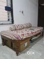 Single bed (diwan)