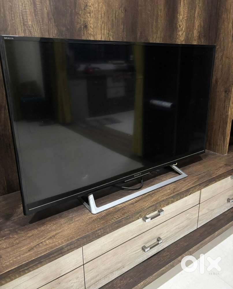 Its a SONY LED tv modelno: KLV-32R302E