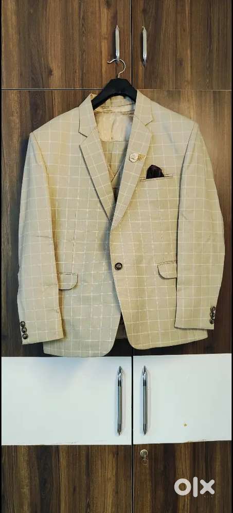 Men’s Premium Suits & Sherwani for Sale – Excellent Condition!