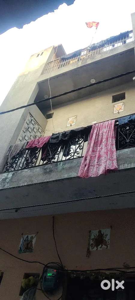 35 gaj 2 manjil bana hua Ghaziabad railway station ke paas