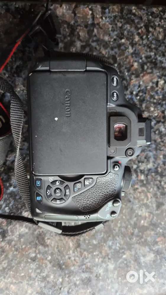 Cannon 700d 
Touch display