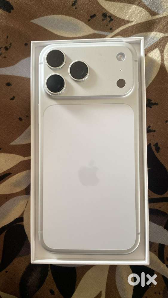 I phone 17 pro max silver 512 gb on only u sa global warrenty