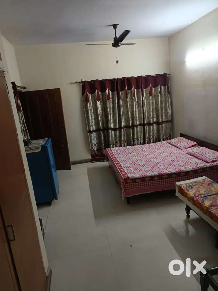 One room set ac bed fridge geyser cylender burner cupboard