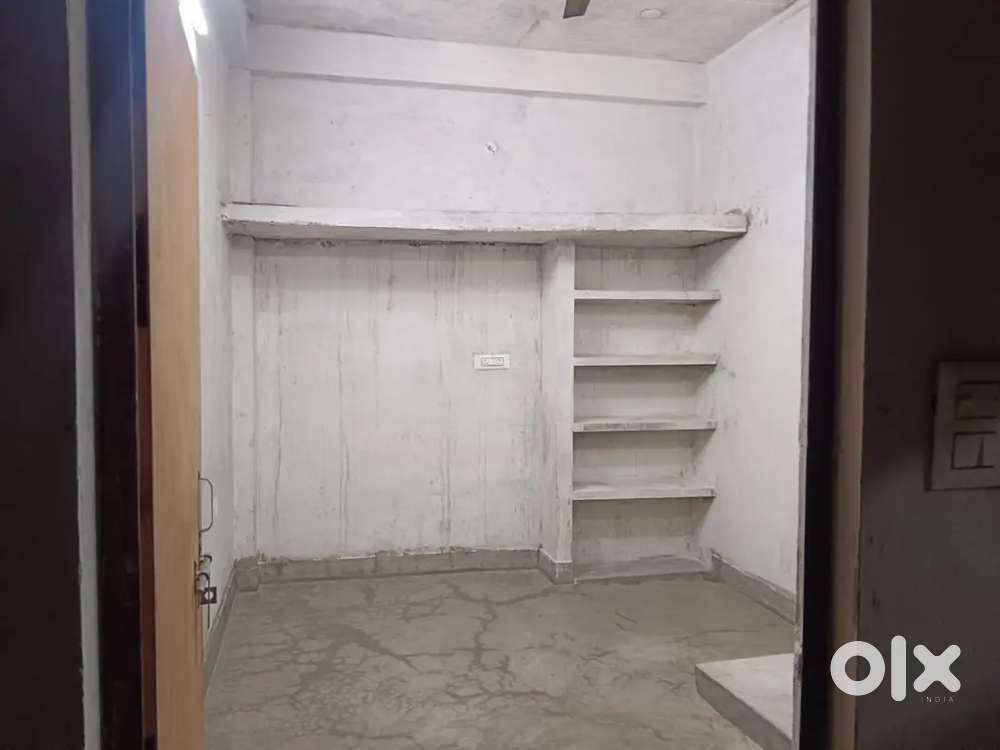 Room for rent available for family and girls only