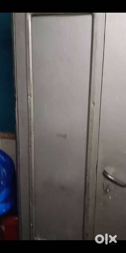 अलमारी लोहे वाली