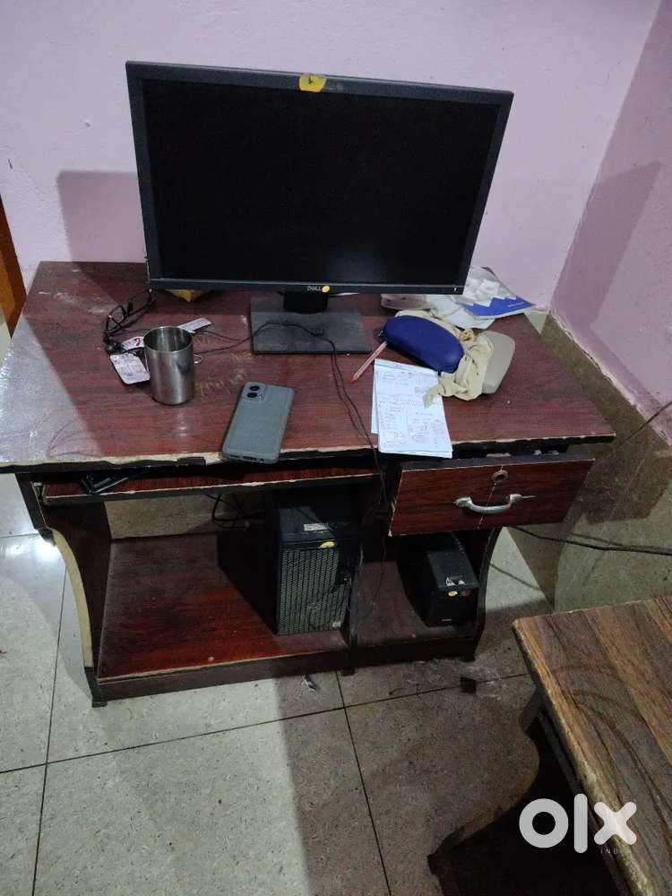 Computer table