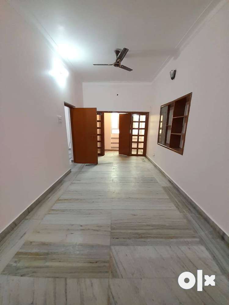 Family Home With Security Near Munshi Pulia Metro Station