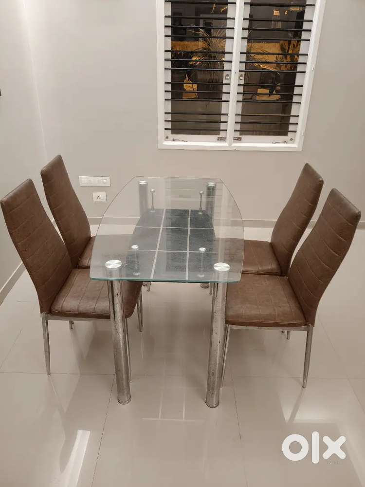 Glass Dining Table Set with 4 Chairs – Excellent Condition.