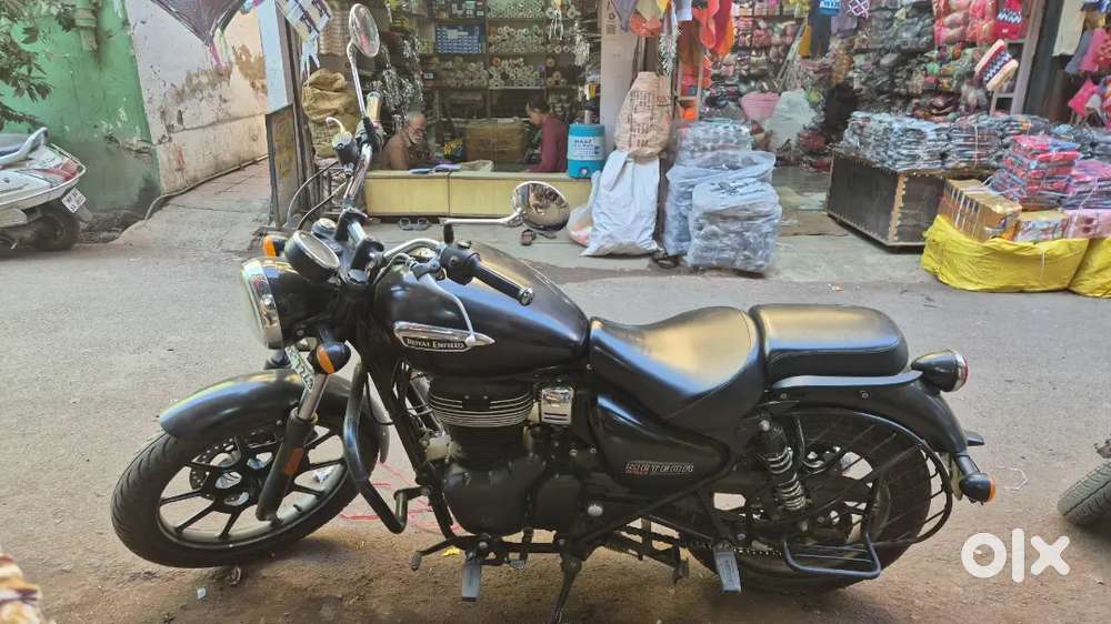 Royal enfield stellar black