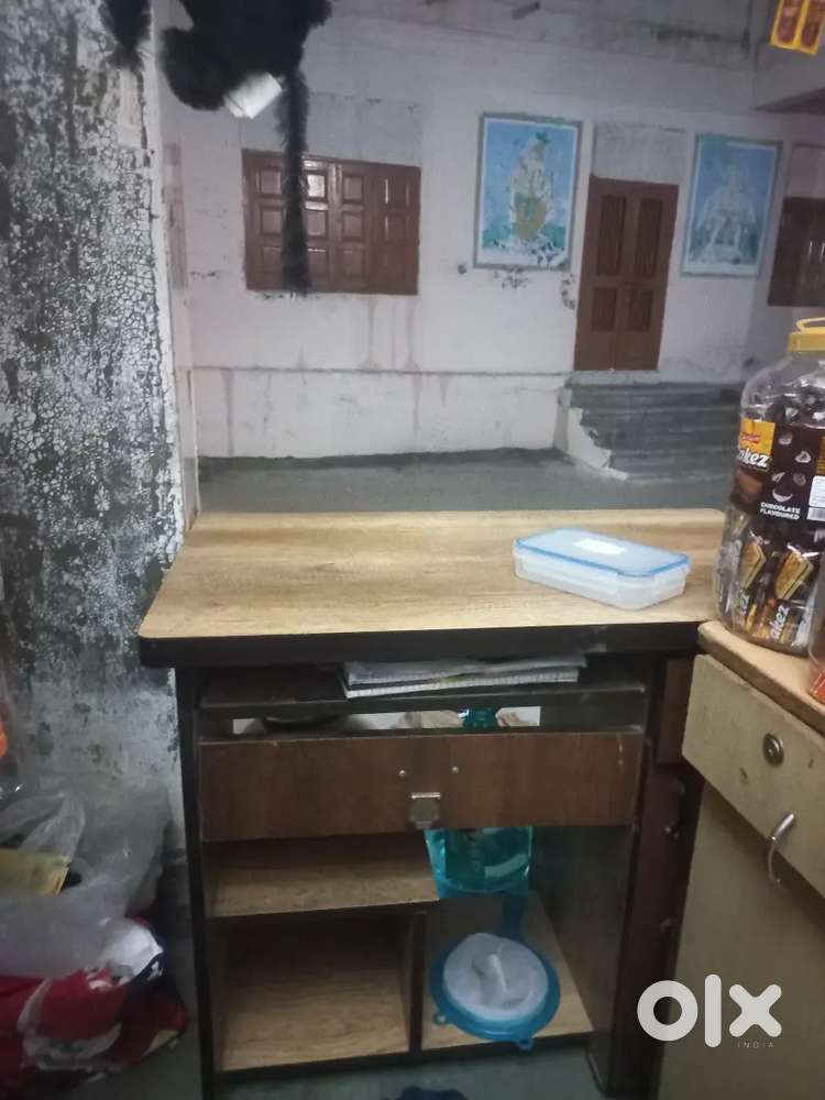Need lady for cloth shop handling