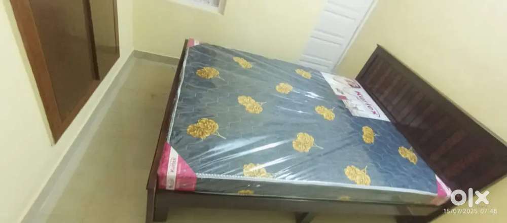 Factory price sale queen size cot with mattress free delivery