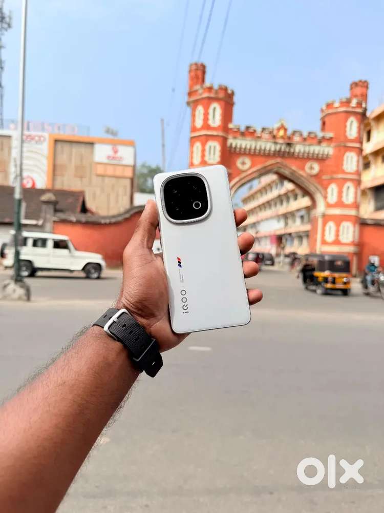 IQOO 13 16 GB 512 GB LEGEND WARRANTY REMAINING