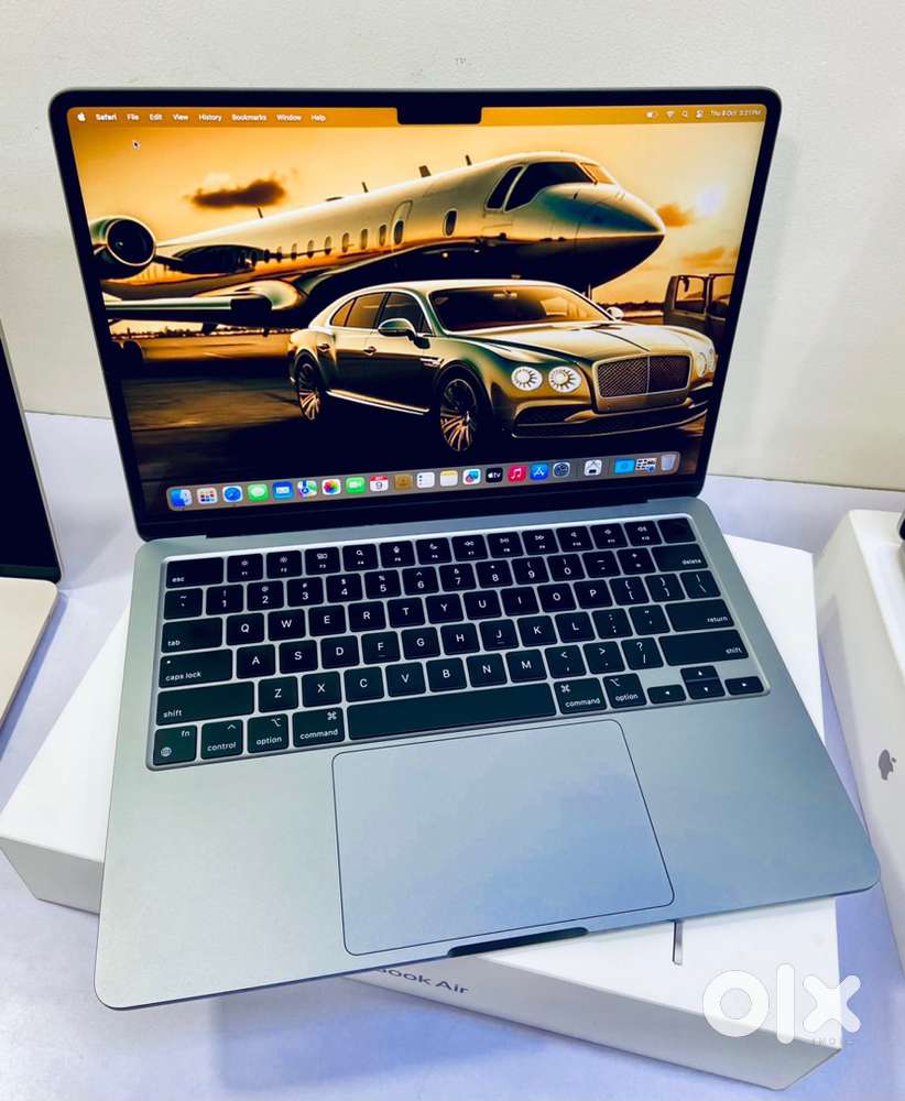 ( Mac huB ) Macbook Air - M3 Chip / 13 inchs ( Under Apple Warranty )