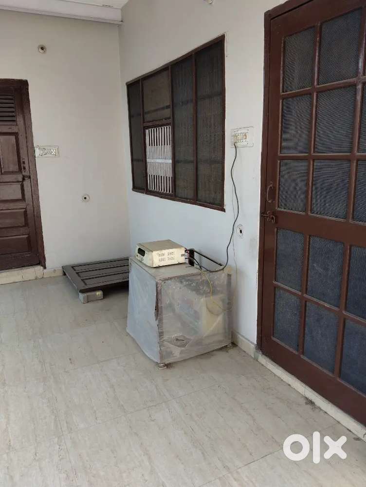 1 bedroom kitchen washroom for rent, only for married person or girls.