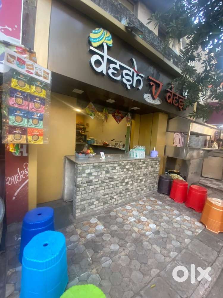 Palace road shop suitable for fastfood and colddrinks outlets