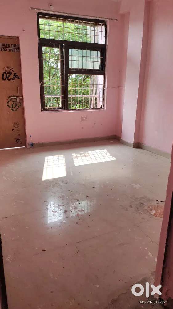 2 bhk flat not for family