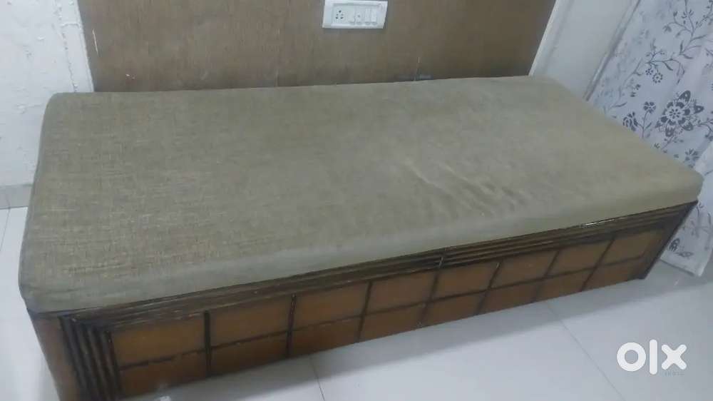 Single Bed / Deewan with mattress