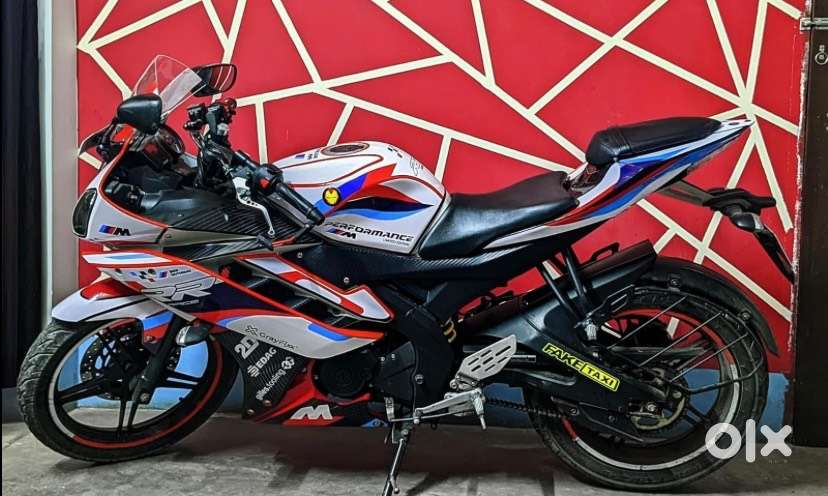 R15 V2 Special Edition  BEST CONDITION  R15 white and blue