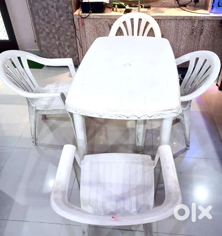4x4dining set