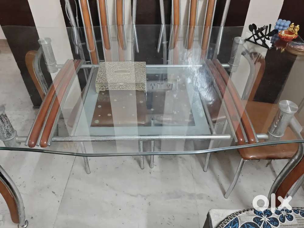 6 seater Dinning table
