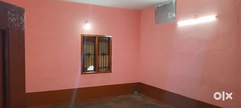 Town center  House for monthly rent in 1st floor.