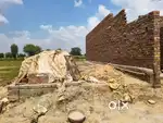 चारों तरफ बाउंड्री हो रखी है और पानी का टैंक बना रखा है