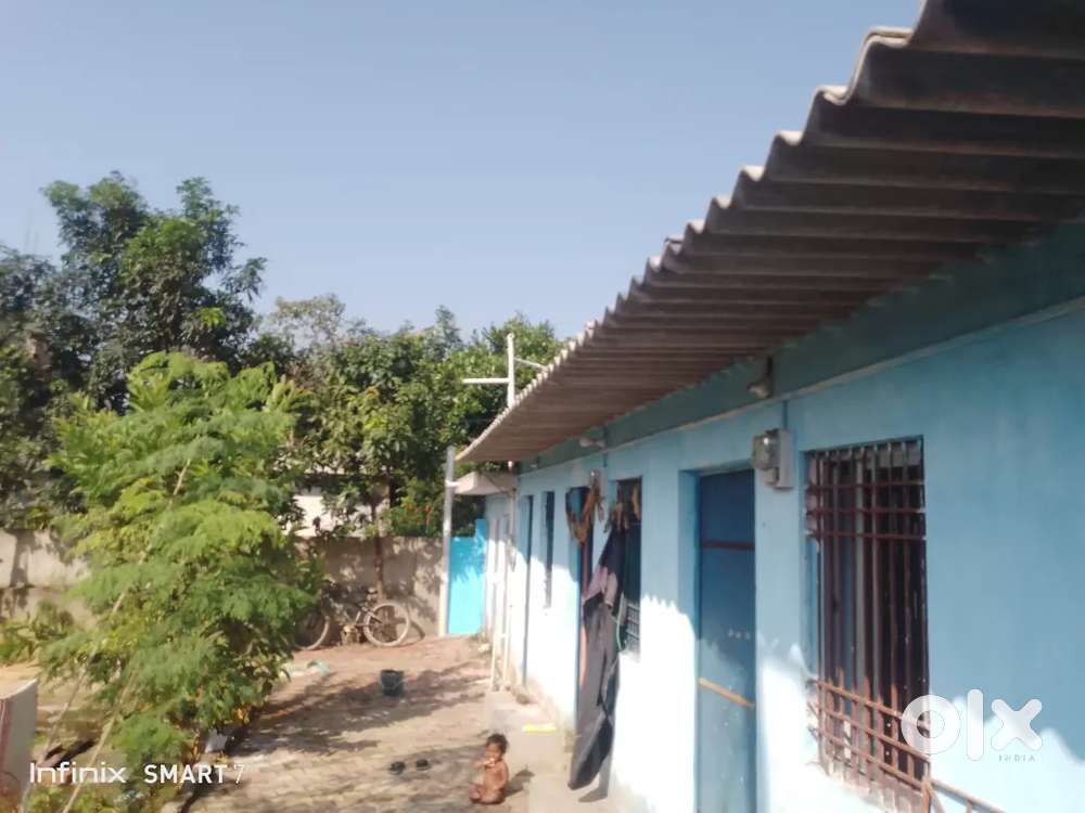 1 BHK and 1rk Khali hai boreya me