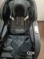 PREMIUM MASSAGE CHAIR   New Massage chair with zero gravity 15days old