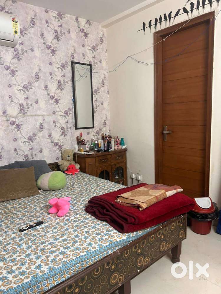1 room metro town for single girl sharing 132 gaj 3rd floor 8500