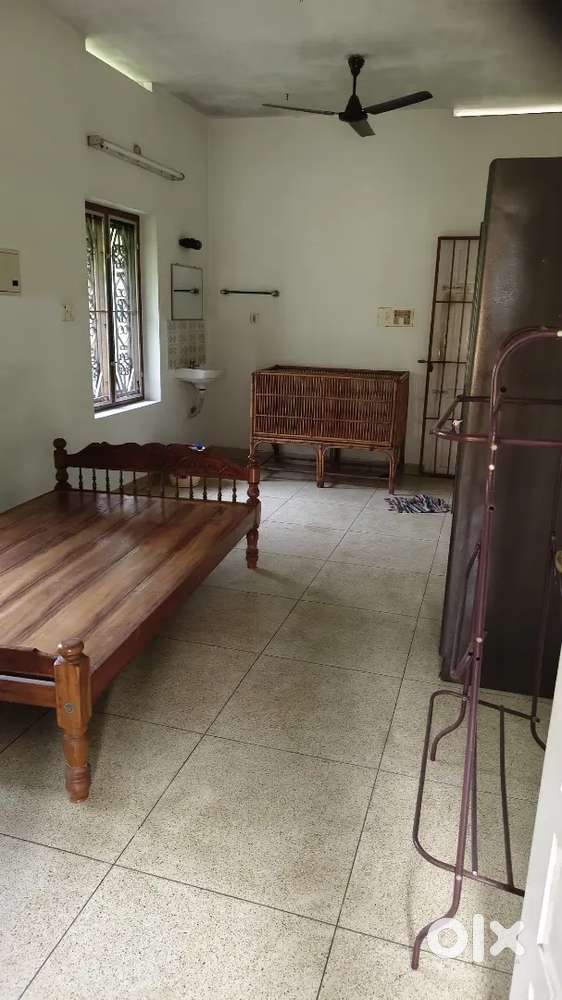 NALANCHIRA  MANNANTHALA ROAD 4 BHK FURNISH INDEPENTEND HOUSE AVAILABLE