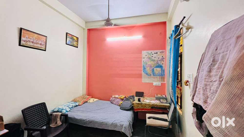 Room with kitchen ceiling fan, bed unlimited 5gwifi and dailynews pape