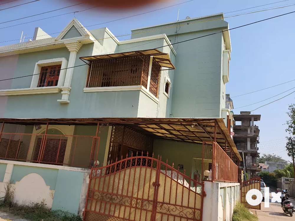 Well maintained duplex house