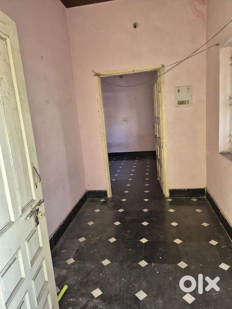 Laxmi nagar prince colony room available