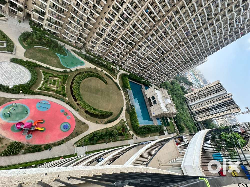 New 3bhk flat in Posh society near gaur city mall