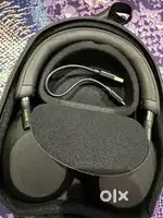 XM5 Sony headphones
