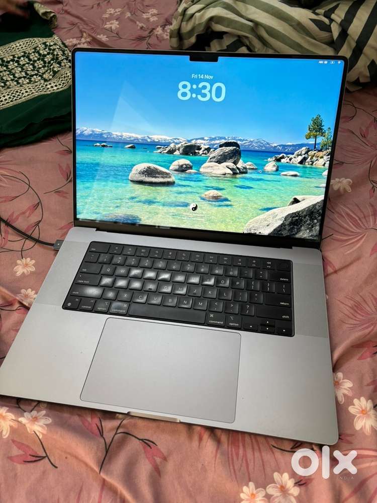 Macbook Pro 16 inch M2 16gb Ram 500gb storage