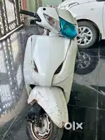 Activa 2012 koi kharabi nhi hai scooty m