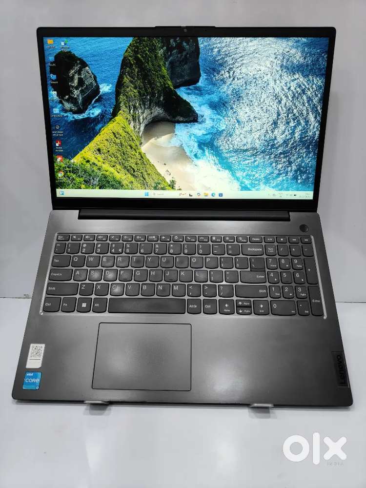 LENOVO I3 11TH 4 GB RAM 256 GB SSD