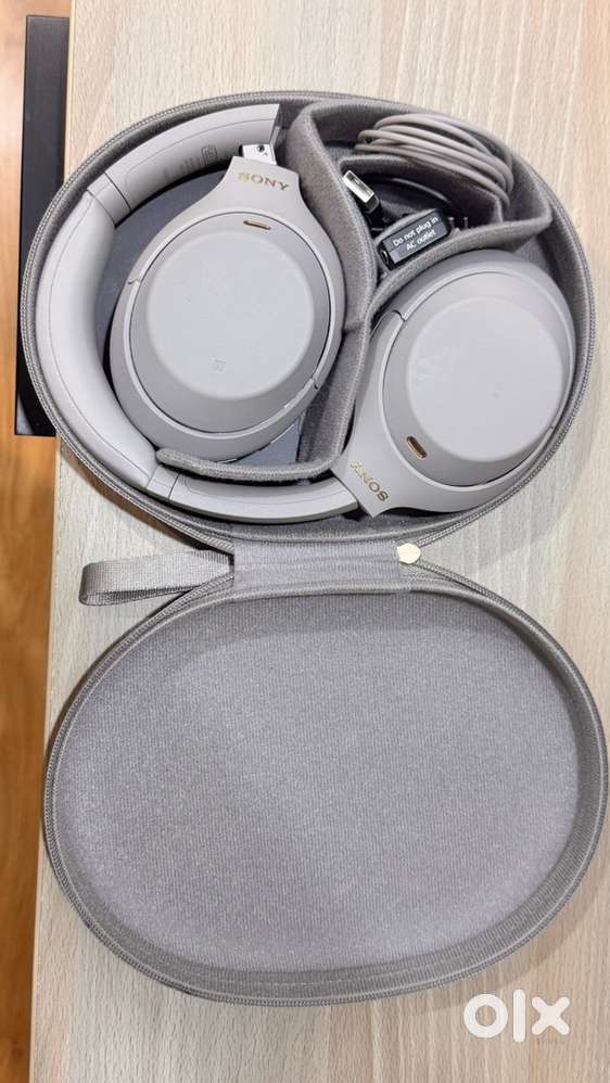 Sony WH-1000XM4 headphone excellent condition