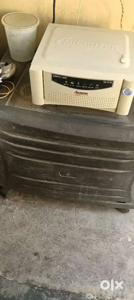 Microtek innvertor..with single battery large.or trolly.