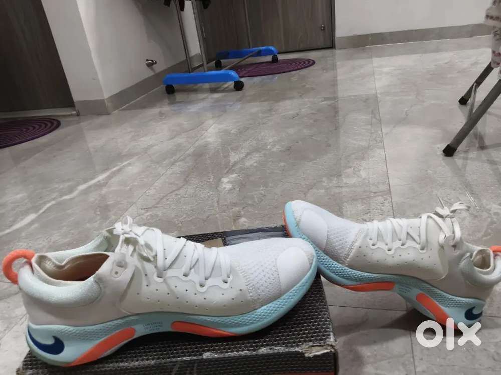 Shoes for sale 9 number brandnew hurry