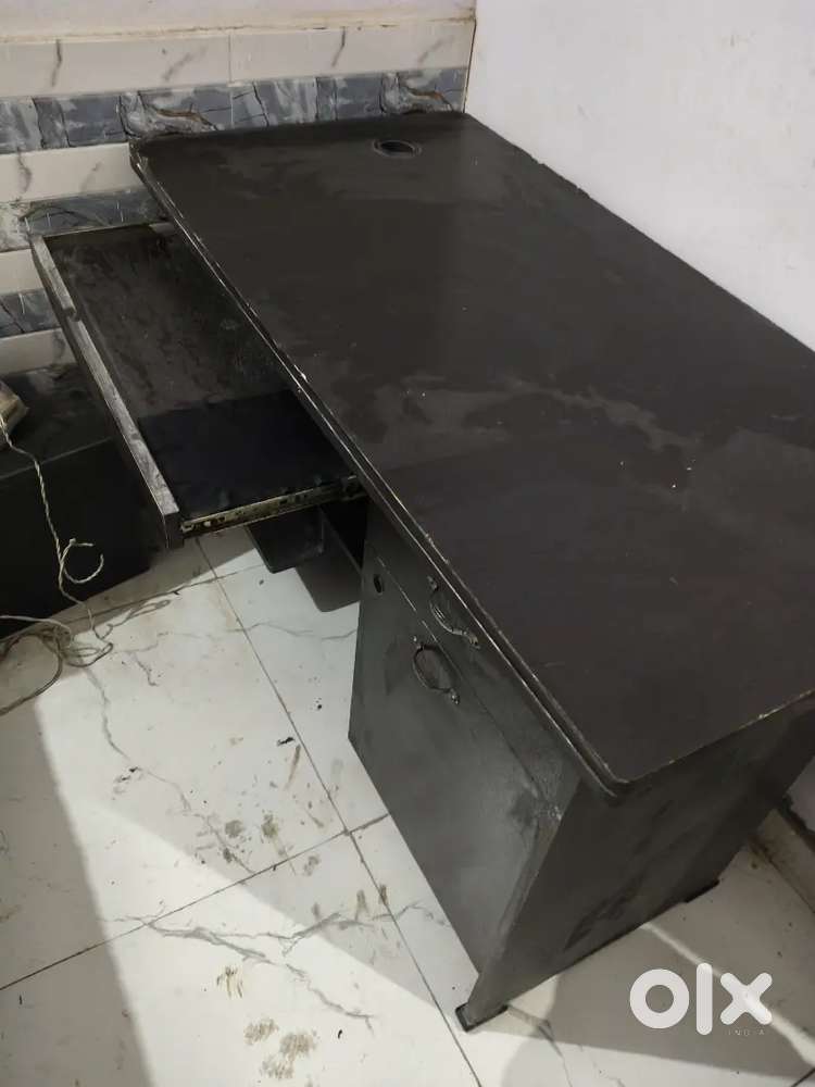 Computer table / acceerios