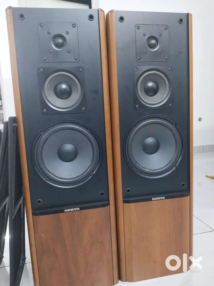 Onkyo tower speaker