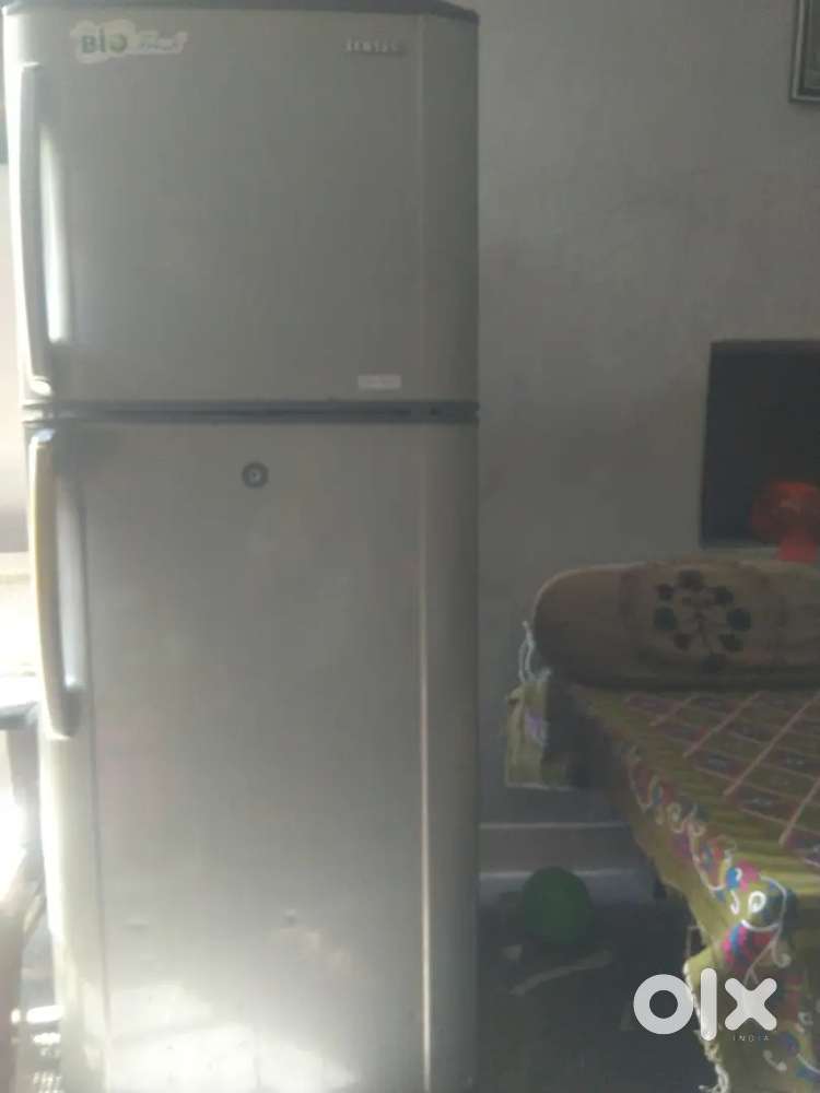 Samsung 230 litr Double Door Refrigerator