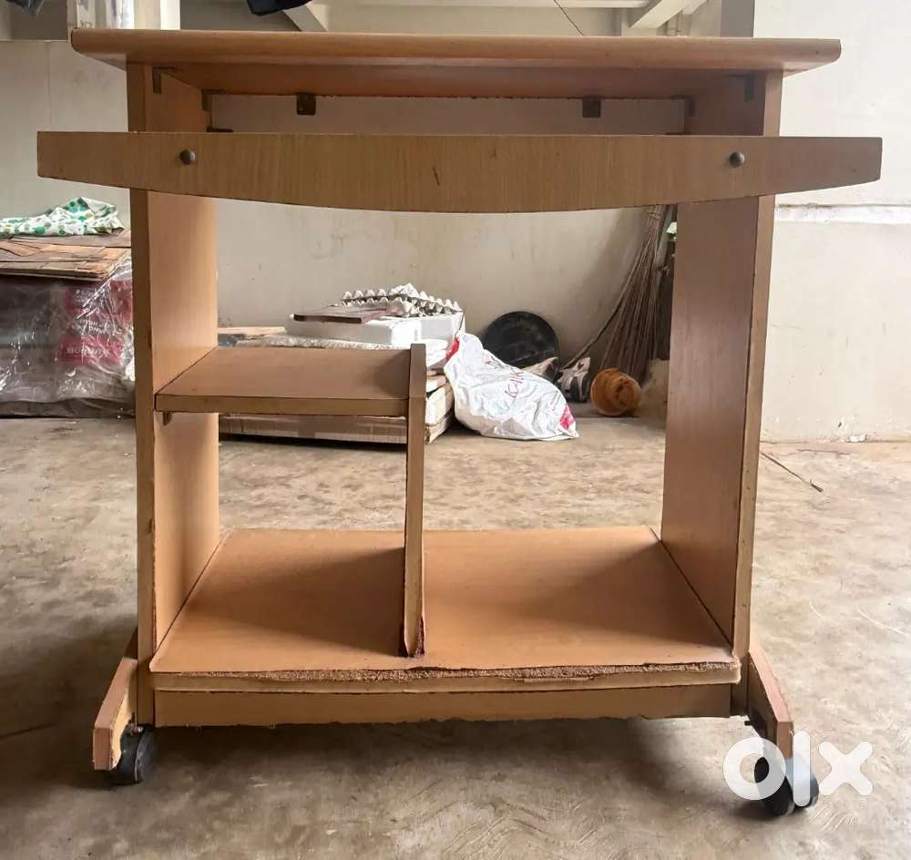 Computer table