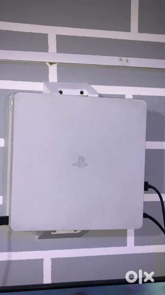 Ps4 1tb white colour including12 games